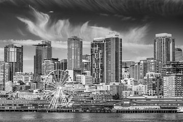 Seattle Waterfront met reuzenrad - Monochroom van Melanie Viola