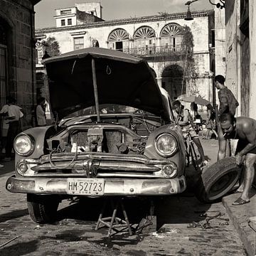 Dodge in repair, cuba by Cor Ritmeester