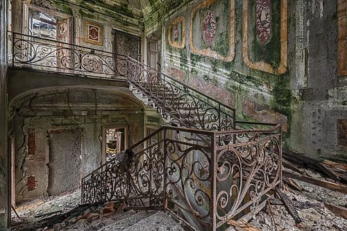 Lost Place - das grüne Treppenhaus