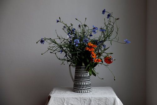 Nature morte d'un bouquet sauvage de fleurs de potager