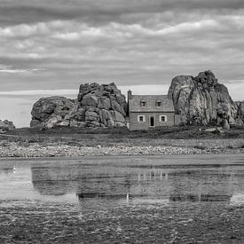 House between two rocks by Arjen Dijk