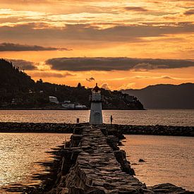 Coucher de soleil au phare sur Koen Lipman