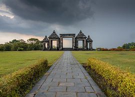 Ratu Boko Palast nach schweren Regenfällen von Anges van der Logt