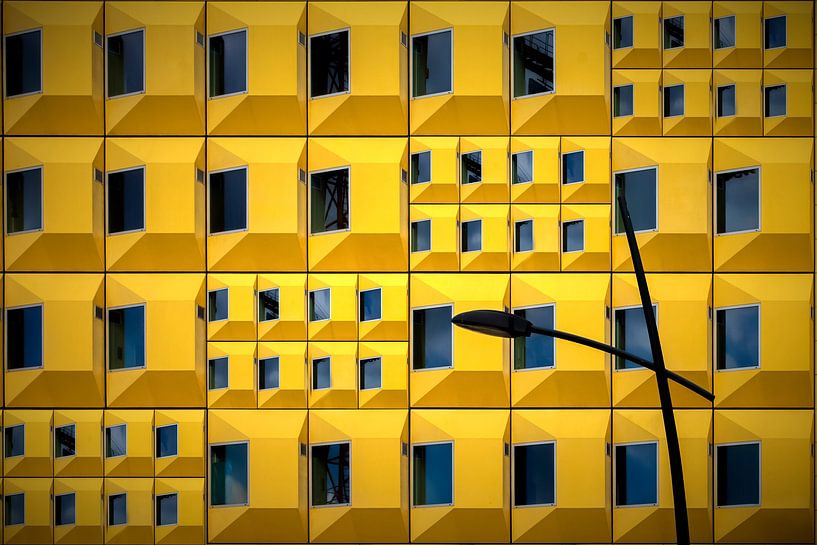 Gele Gevel- Yellow Facade (Awarded) van Anita Martin, AnnaPileaFotografie