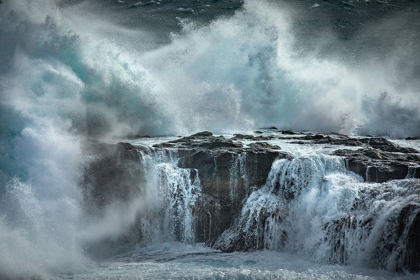 Vagues dans la baie de Gjógv par Nando Harmsen