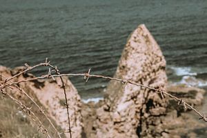 Frankrijk - Prikkeldraad Pointe du Hoc Normandië van Gerlinda Lassche