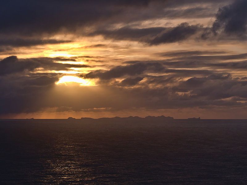 Coucher de soleil sur les îles Vestmannaeyjar par Timon Schneider
