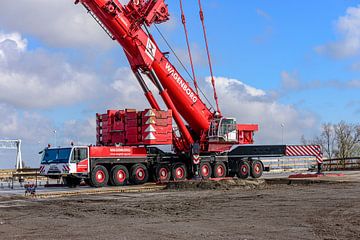 Wagenborg Terex-Demag AC 700 telescoopkraan.