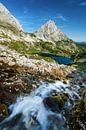 Wasserfall am Drachensee nahe Ehrwald in Tirol mit Sonnenspitze und Coburger Hütte von Daniel Pahmeier Miniaturansicht