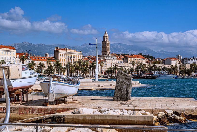 Kroatië : Uitzicht op de haven van Split van Photoart-Naegele