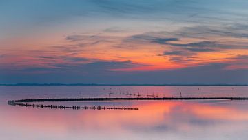 Zonsondergang bij Lauwersoog van Annie Jakobs