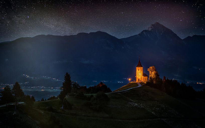 L'église de Jamnik la nuit - Slovénie par Mart Houtman