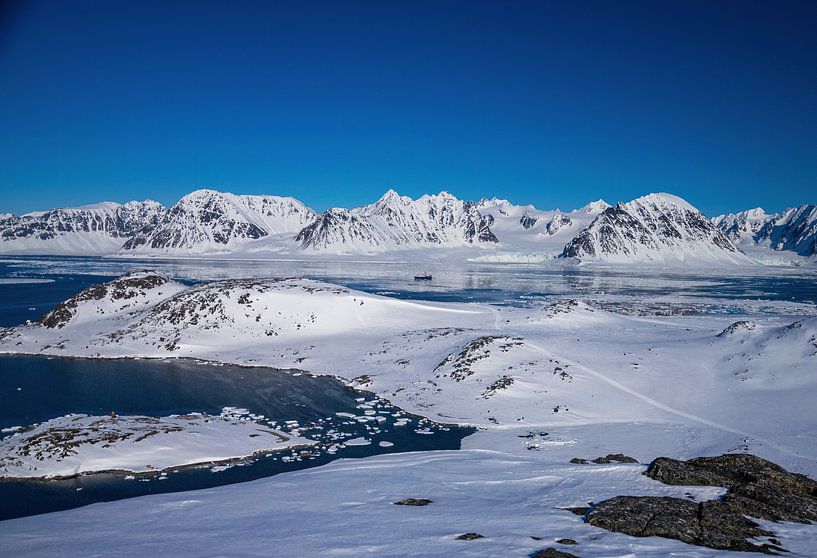 Landschap Fjorden en bergen Spitsbergen van Merijn Loch
