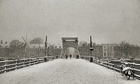 Magere brug in de Sneeuw II van Frank de Ridder thumbnail