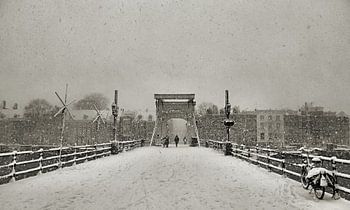 Magere brug in de Sneeuw II
