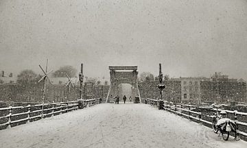 Magere brug in de Sneeuw II van Frank de Ridder