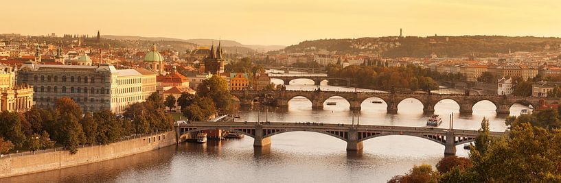 Vltavabruggen bij zonsondergang, Praag van Markus Lange