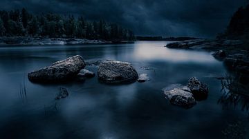 Uitzicht op het verbazingwekkende en idyllische Noorse landschap. Herfstfoto van bergen en rivieren. van Peter Jacek