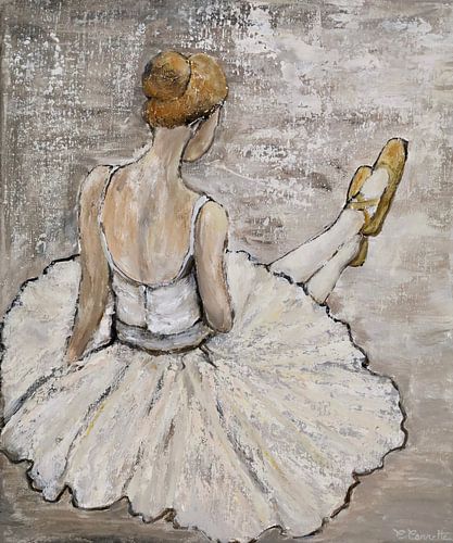 Danseuse de ballet réfléchie