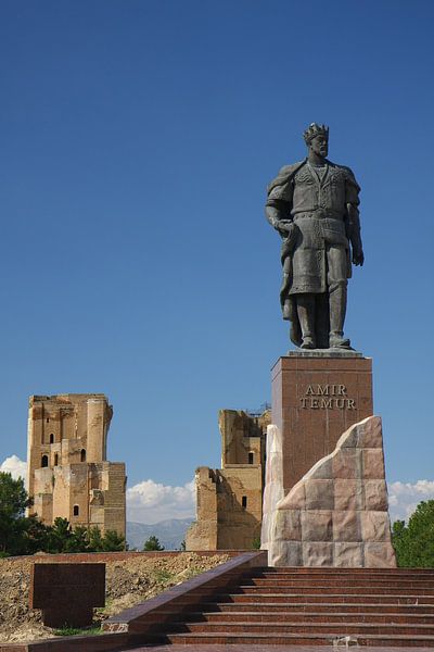Statue von Amir Temur in Schahrisabzin von Yvonne Smits