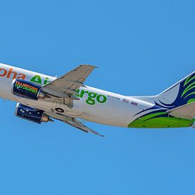 Aloha Air Cargo Boeing 737-300 vrachtvliegtuig. van Jaap van den Berg