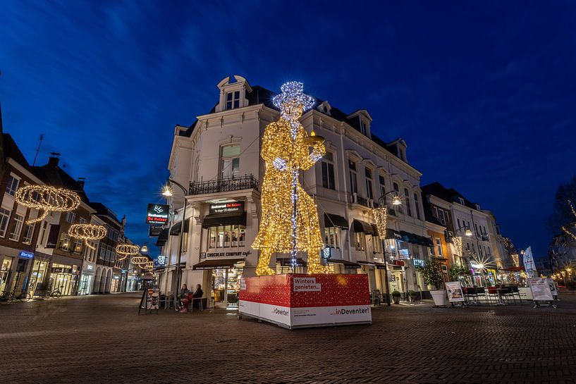 Lichtobject Ebenezer Scrooge in Hanzestad Deventer van VOSbeeld fotografie