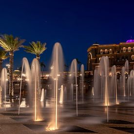 Emirates Palace Fountains van Michael van der Burg