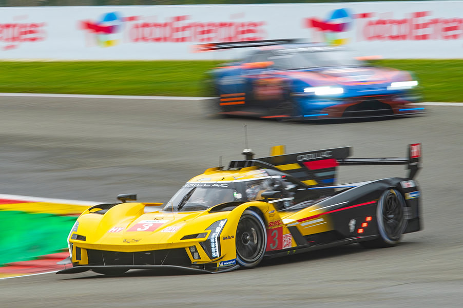 Cadillac Racing #3 Cadillac V-Series.R hypercar van Sjoerd van der Wal ...