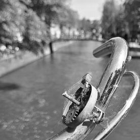 Fahrradlenker Brouwersgracht (Glocke mit Spinnennetz) von Petra Amsterdam