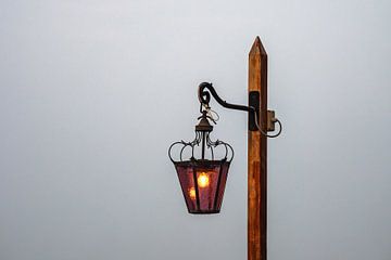 Historische lantaarn in Venetië van Rico Ködder