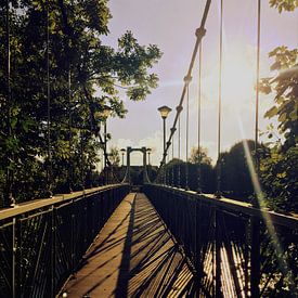 die goldene Brücke zum Glück von Jokingly Kama