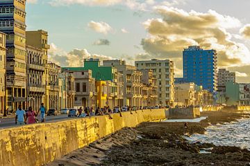Zonsondergang in Havana van René Roos
