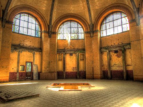 Bains dans un ancien sanatorium abandonné