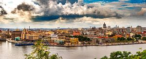 Panorama van de oude stad van Havana Cuba van Dieter Walther