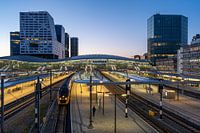 panorama op station Utrecht Centraal bij avond