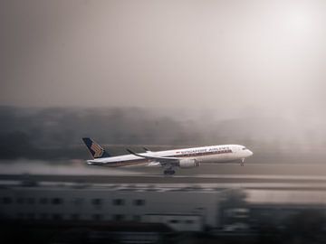 Singapore Airlines Airbus A350-900 by Tobias Wartenberg