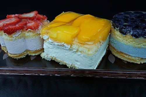Fruittaartje met yoghurtroom, koekje en vers fruit