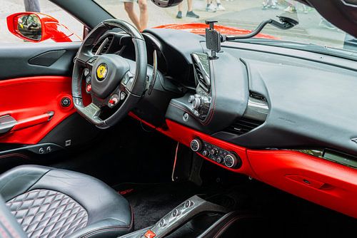 Ferrari 488 Spider sportwagen interieur