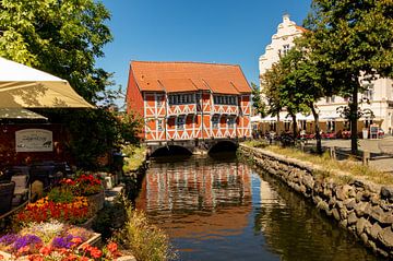 Maison rouge à Wismar, Allemagne sur Adelheid Smitt