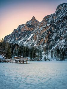 Sonnenaufgang am Pragser Wildsee