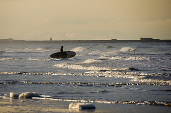 een uurtje surfen in Wijk aan Zee