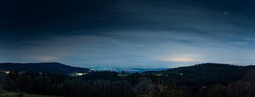 Uitzicht vanuit Sankt Englmar in Beieren naar het dal bij nacht