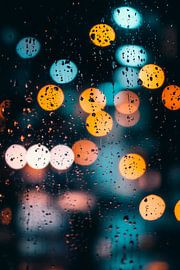 Nasse Fensterscheibe mit Lichtern von Poster Art Shop