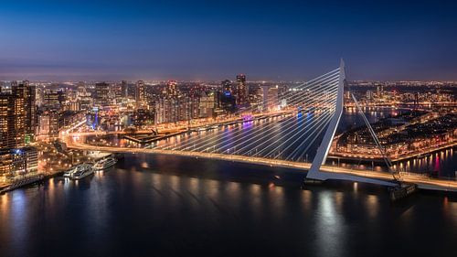 Erasmusbrug in de avond