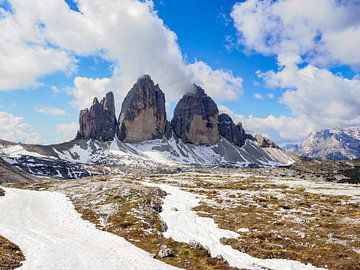 Majestätische Drei Zinnen in Südtirol – ikonisches Bergmassiv der Dolomiten, spektakulär in Licht, Form und alpiner Landschaft von Miriam Schwarzfischer Fotografie