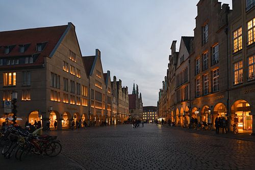 Münster, Prinzipalmarkt, vue panoramique de St. Lamberti à l'hôtel de ville, NRW, Allemagne.
