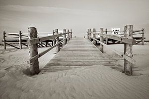 Vers les chaises de plage avec vue
