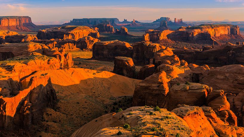 Sonnenaufgang von Hunts Mesa im Monument Valley von Henk Meijer Photography