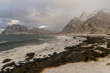 Uttakleiv strand op de Lofoten van Danielle Kramer