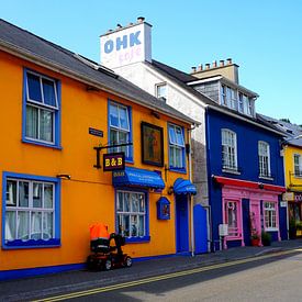 Kleurrijke gevel in Kinsale Ierland van Thomas Zacharias